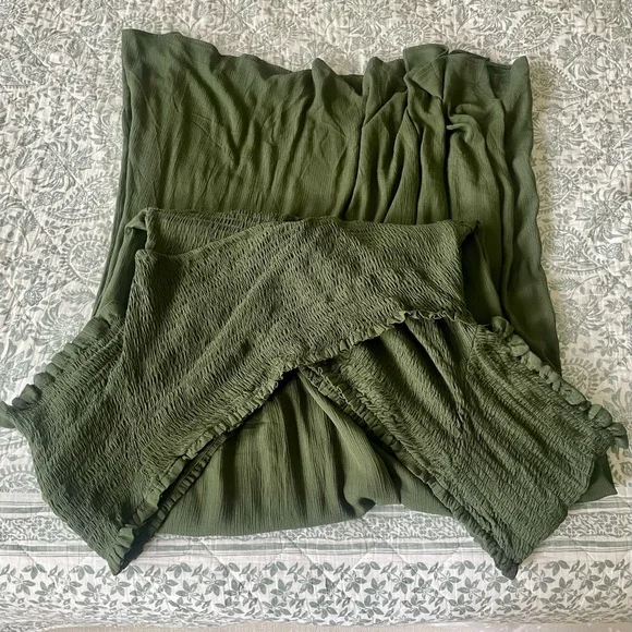 City Chic Island Smocked Maxi Dress - Picture 3 of 6